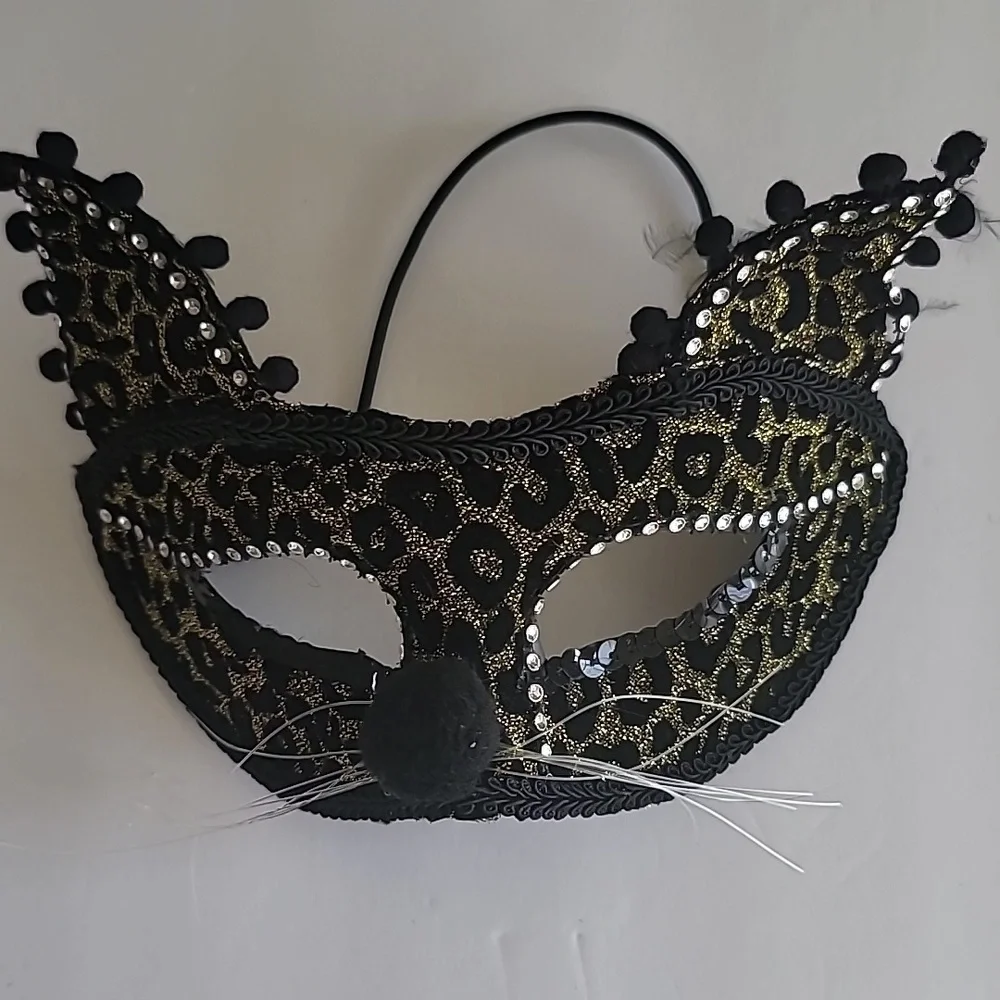 Leopard Cat Burgular Masquerade Ball Mask Madigras SZ 7 inches.